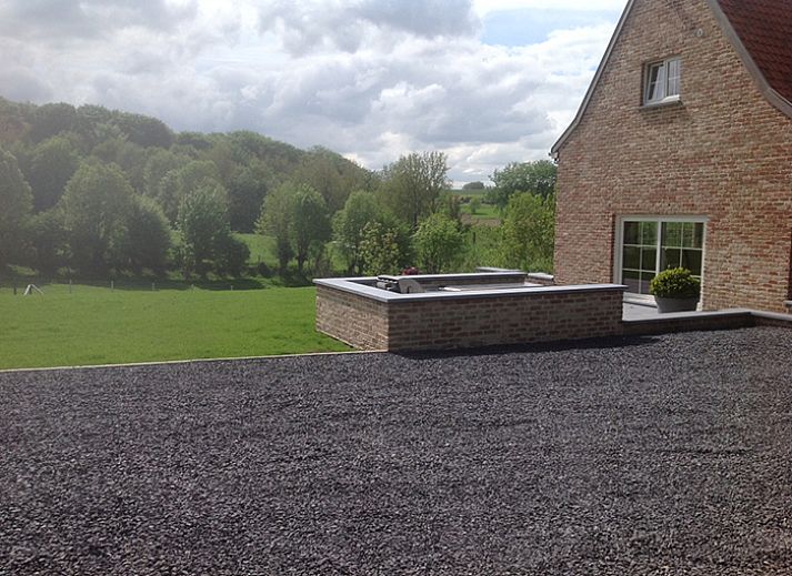 Charmant vakantiehuis Bij Wendy in Kluisbergen met traditionele bakstenen gevel en rode dakpannen.