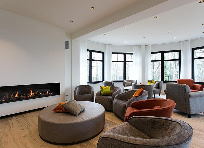 Villa Col 38, een prachtig vakantiehuis in Kluisbergen, Oost-Vlaanderen, omgeven door weelderige natuur en een uitgestrekte tuin.
