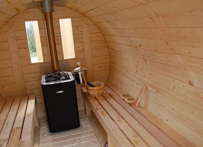 Das Ferienhaus in Ronse, Ostflandern, bietet eine charmante Unterkunft mit einem geraeumigen Innenhof und rustikaler Atmosphaere, ideal zum Entspannen.