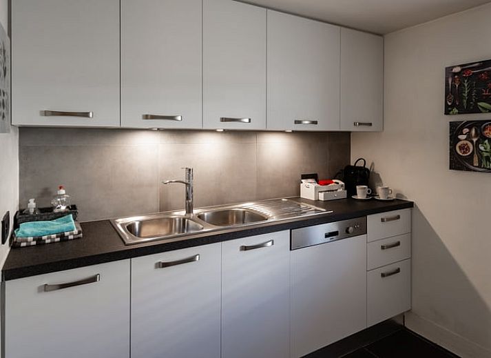 Blick vom Ferienhaus in Ronse, gelegen in den gruenen Huegeln der flaemischen Ardennen, Ostflandern, Belgien.