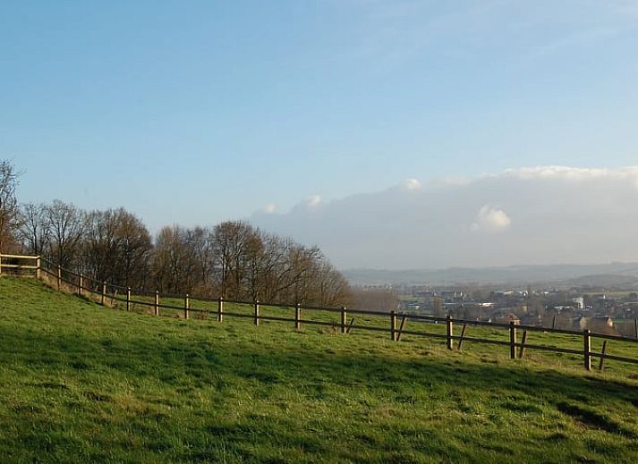 Geniessen Sie die sonnige Terrasse von Holiday home in Ronse, einem charmanten Ferienhaus im malerischen Ostflandern, Belgien.