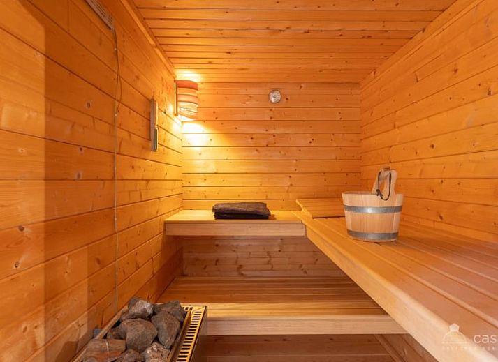 Gemuetliche Sitzecke mit Kamin im Ferienhaus Boeckhaege, Ronse, Ostflandern, ideal zum Entspannen.