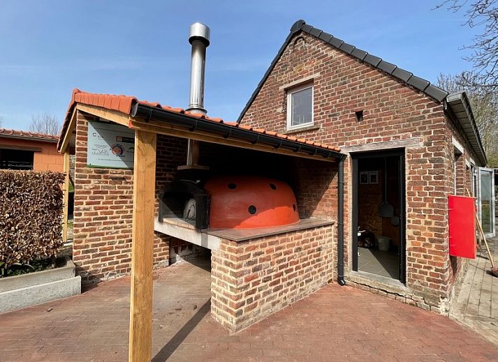 Gemuetliche Sitzecke mit Fernseher im DE KLEPPE Ferienhaus Brakel, Ostflandern zur Entspannung.