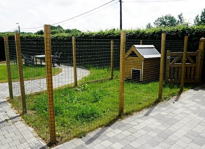 Gemuetliche Sitzecke mit Fernseher im DE KLEPPE Ferienhaus Brakel, Ostflandern zur Entspannung.