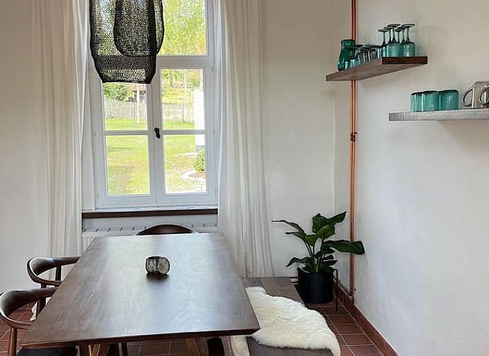 Ferienhaus Ferienhaus in Gavere Dikkelvenne, Ostflandern, umgeben von einem bluehenden Garten und ruhiger Natur.