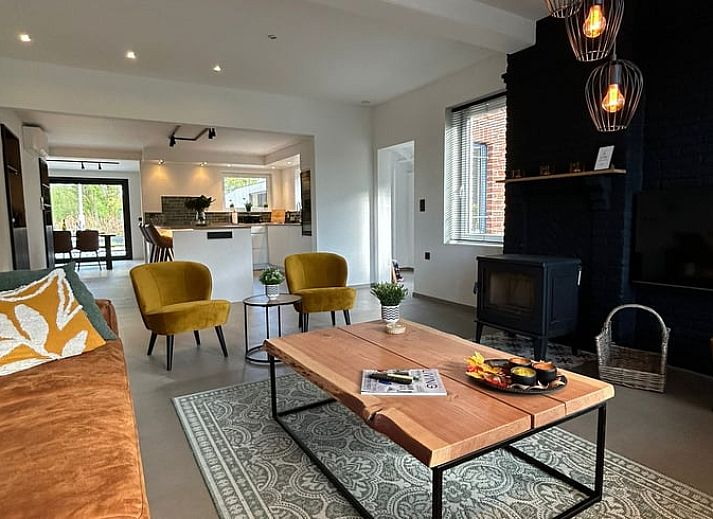 Ferienhaus in Merendree in Ostflandern, Belgien, umgeben von gruener Natur und charmanter Architektur.