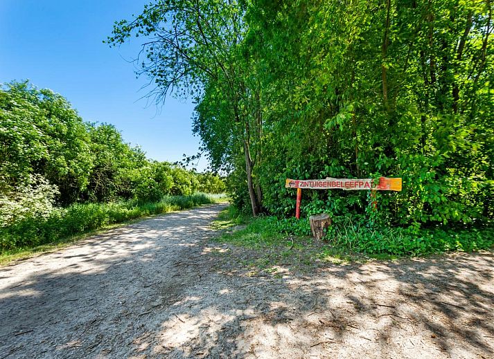Dining area in Quanto A vacation home in Geetbets, Flemish Brabant with modern kitchen and lots of light.