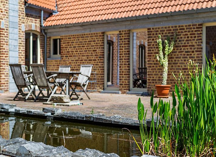 Bedroom in Quanto A vacation home in Geetbets, Flemish Brabant with skylight and comfortable bed.