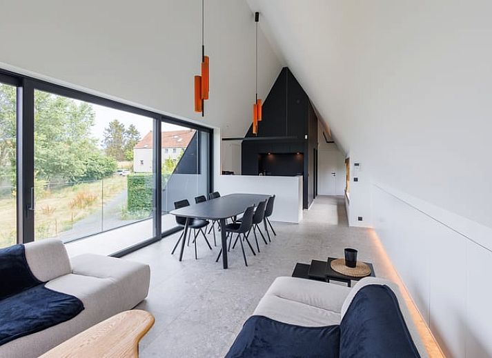 Blick auf die gruene Umgebung vom Ferienhaus in Sint-Pieters-Leeuw, Flaemisch-Brabant, Belgien, mit grossartiger Landschaft.