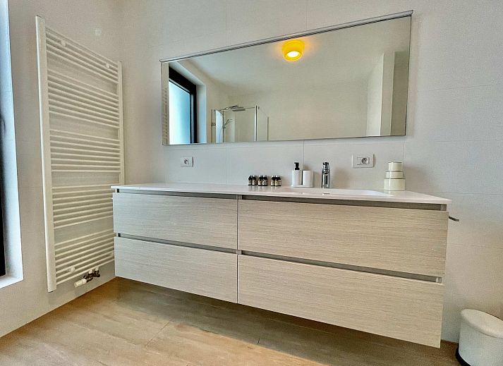 Guest house 040153 - Apartment Antwerp - Modern 2BR 1/5 BA Near Diamond District by OneLuxStay