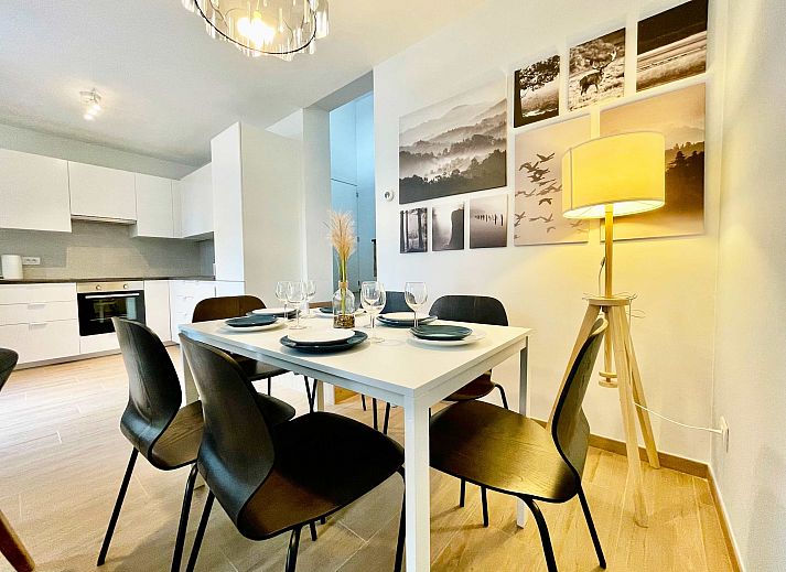 Guest house 040158 - Apartment Antwerp - Luxury 2BR 1BA Near Fashion District by OneLuxStay