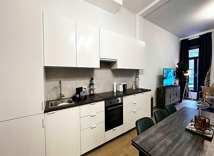 Guest house 040160 - Apartment Antwerp - Luxury 2BR 2BA Near Fashion District by OneLuxStay