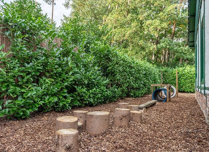 Modern kitchen in Cottage in Merksplas, cottage in Antwerp, fully equipped for a comfortable stay.
