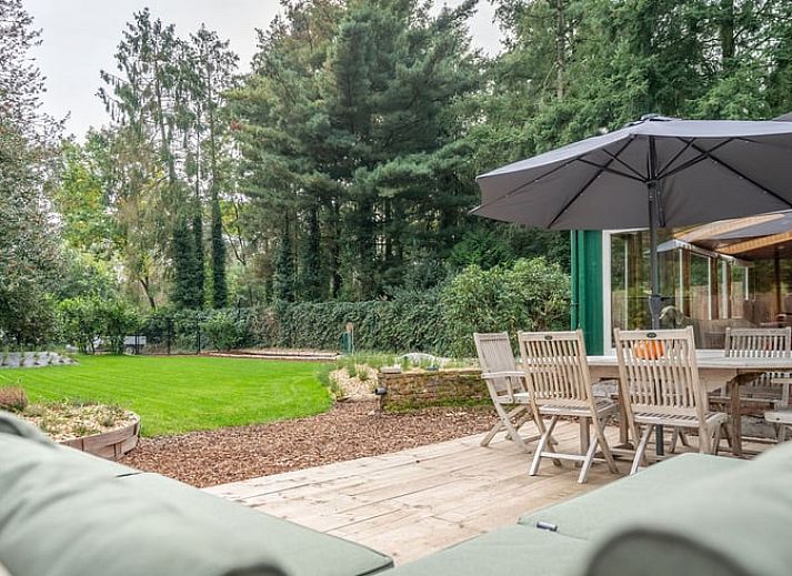 Modern kitchen in Cottage in Merksplas, cottage in Antwerp, fully equipped for a comfortable stay.