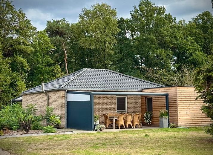 Vacation home in Merksplas, Antwerp, offers a cozy outdoor area with terrace surrounded by green nature for a relaxing stay.