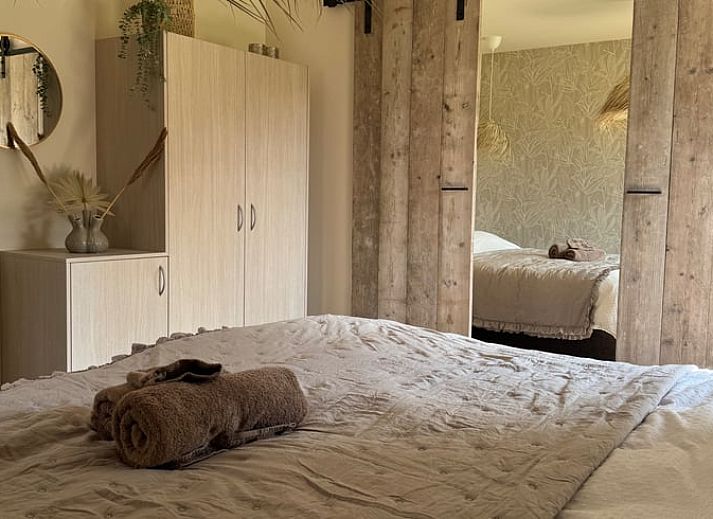 Autumn decoration at Holiday home in Merksplas, Antwerp. Cozy atmosphere with pumpkins and flowers for a cozy vacation home.