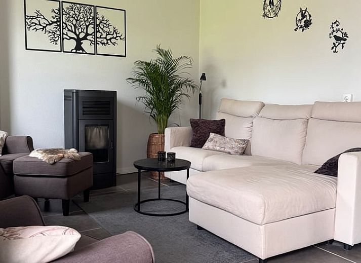 Autumn decoration at Holiday home in Merksplas, Antwerp. Cozy atmosphere with pumpkins and flowers for a cozy vacation home.