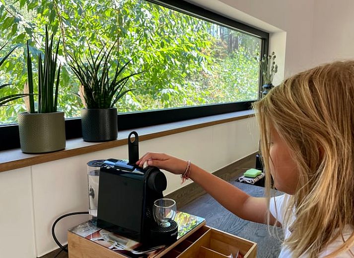 Buitenzijde van Vakantiehuis in Gierle, een modern vakantiehuis in de bossen van Antwerpen, Belgie met ruim terras.