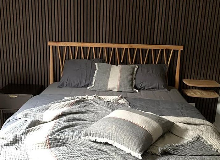 Interieur van Vakantiehuis in Gierle, gezellig vakantiehuis in Antwerpen, Belgie met moderne keuken en zitgedeelte.