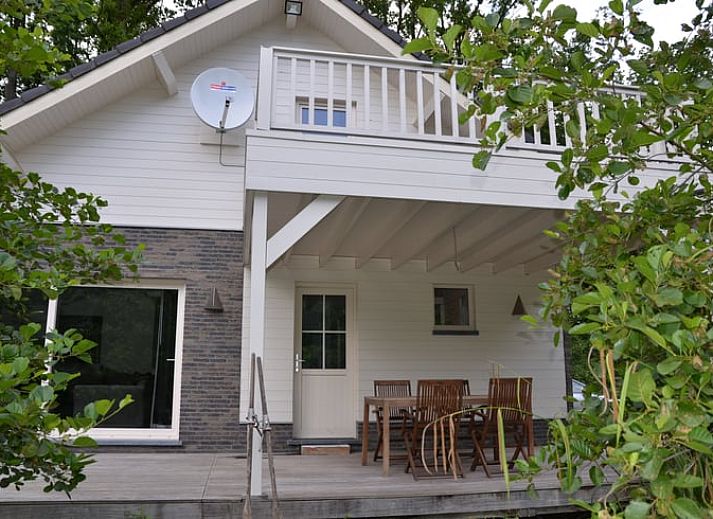 Vacation home in Hulshout, Antwerp offers a serene nature experience with stunning views of the water and green surroundings.