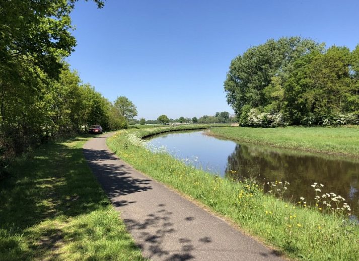 Stijlvolle slaapkamer met tweepersoonsbed in B&B 't Mjeels Pierke, Meerle, Antwerpen.