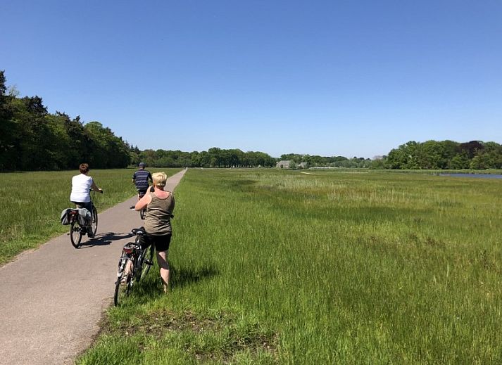 Stijlvolle slaapkamer met tweepersoonsbed in B&B 't Mjeels Pierke, Meerle, Antwerpen.