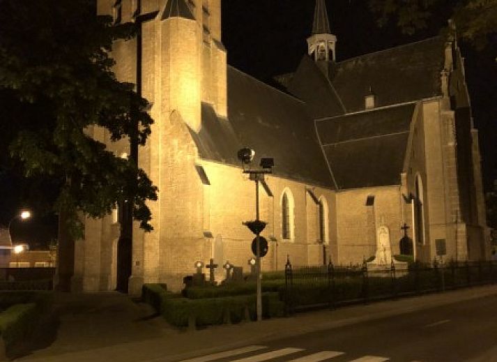 Stijlvolle slaapkamer met tweepersoonsbed in B&B 't Mjeels Pierke, Meerle, Antwerpen.