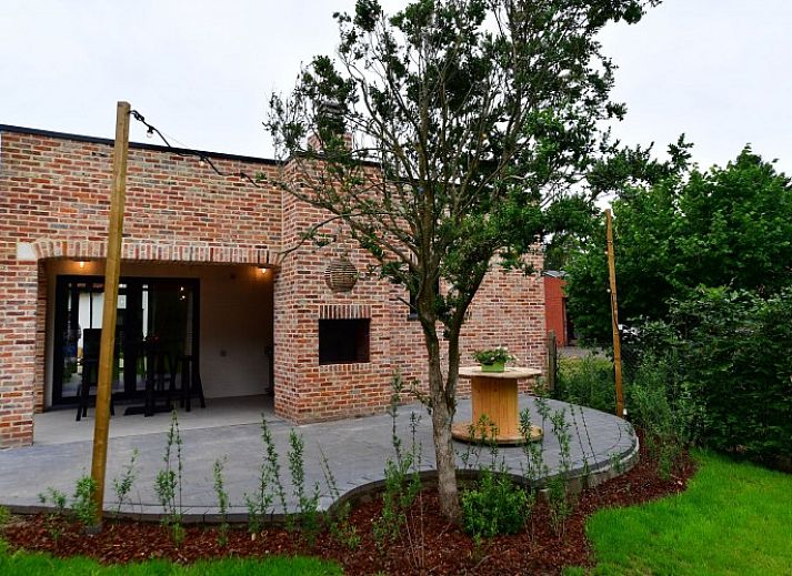 Gezellige woonkamer in De Duivenmelkerij, vakantiehuis in Meerhout, Antwerpen met moderne inrichting.