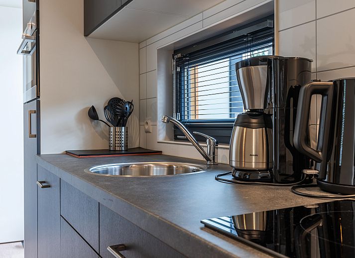 Vrijstaande woning in 2400 Mol, Antwerpen, Belgi, omgeven door natuur met een uitnodigend terras voor ontspanning in een serene omgeving.