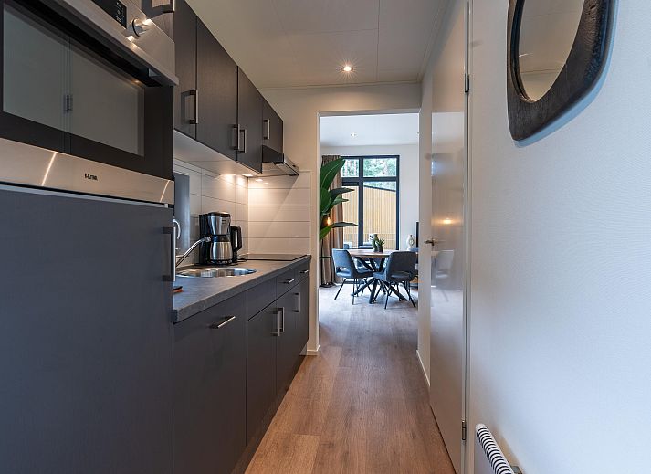 Vrijstaande woning in 2400 Mol, Antwerpen, Belgi, omgeven door natuur met een uitnodigend terras voor ontspanning in een serene omgeving.