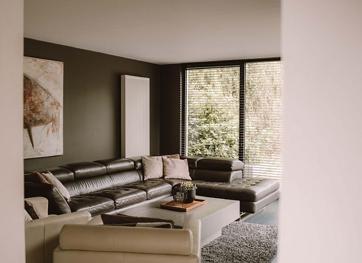 NatuRauw Ferienhaus in Mol, Antwerpen, umgeben von ueppiger Natur und ruhiger Umgebung.