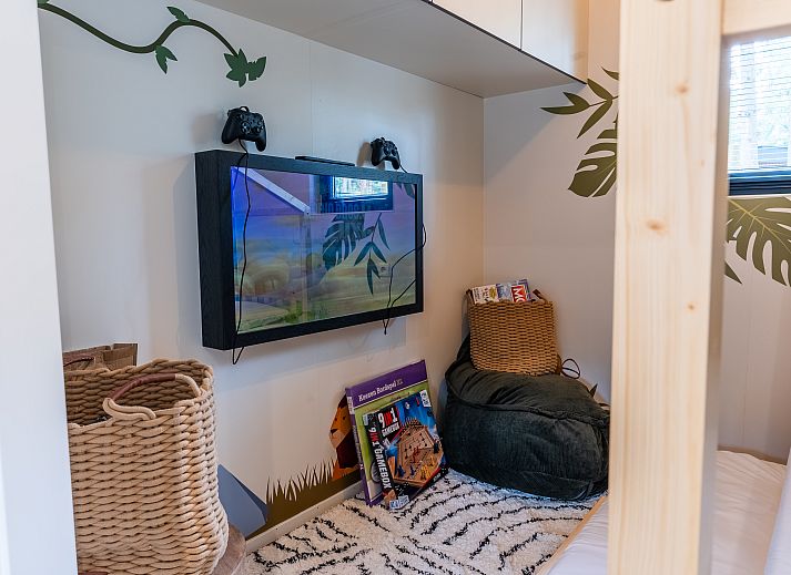 Chalet in Mol, een vakantiehuis in de bossen van Mol, Antwerpen met modern terras en omgeven door natuur.
