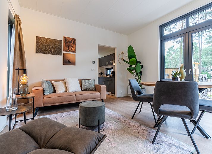 Chalet in Mol, ein modernes Ferienhaus in Mol, Antwerpen, Belgien, umgeben von grner Natur und mit einer groen Terrasse.