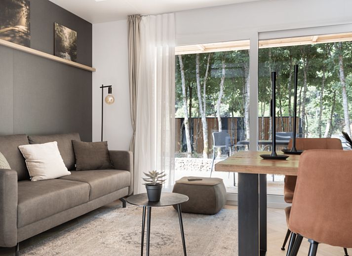 Chalet in Mol, ein Ferienhaus inmitten der Natur in Mol, Antwerpen, Belgien, mit modernem Design und grner Umgebung.