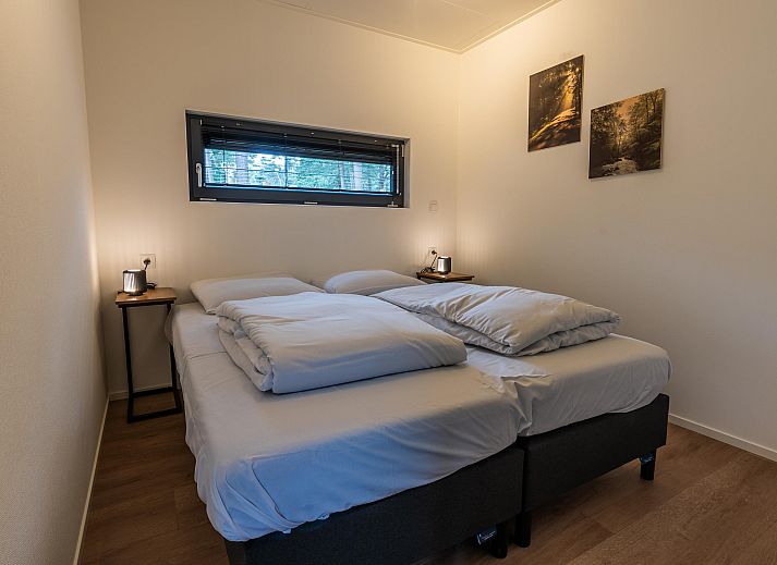 Gemtlicher Innenbereich des freistehenden Hauses in 2400 Mol, Ferienhaus in Mol, Antwerpen, mit moderner Einrichtung und groen Fenstern.