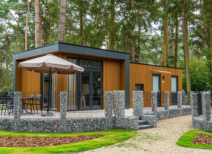 Detached house in 2400 Mol, a vacation home in Mol, Antwerp, with a modern terrace and surrounded by green nature.