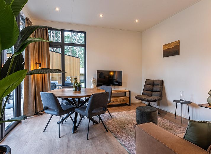 Detached house in 2400 Mol, a vacation home in Mol, Antwerp, with a modern terrace and surrounded by green nature.