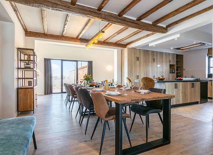 Indoor pool at Lindehoeve vacation home in Turnhout, Antwerp, ideal for relaxation and recreation.