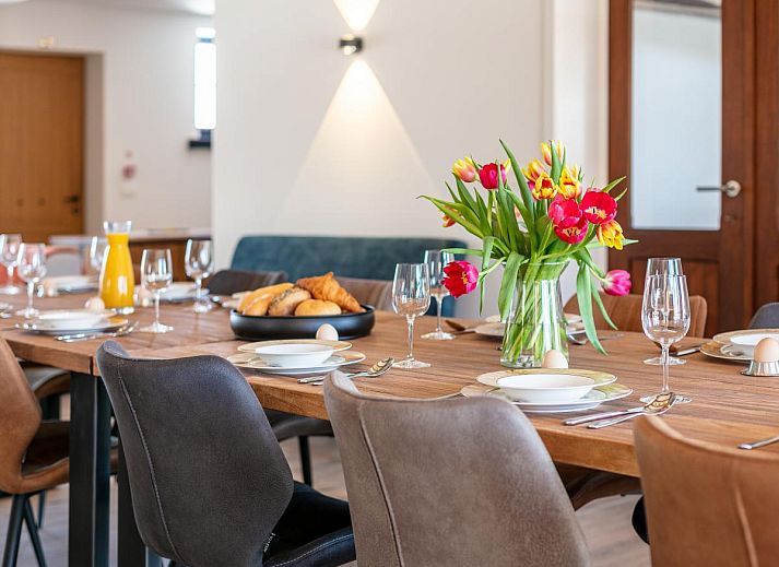 Indoor pool at Lindehoeve vacation home in Turnhout, Antwerp, ideal for relaxation and recreation.