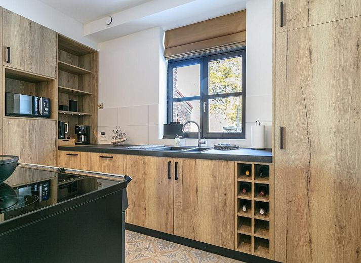 Indoor pool at Lindehoeve vacation home in Turnhout, Antwerp, ideal for relaxation and recreation.