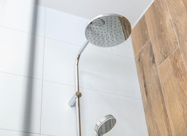 Stylish details in the living room of Lindehoeve vacation rental, Turnhout, with candles and decoration.