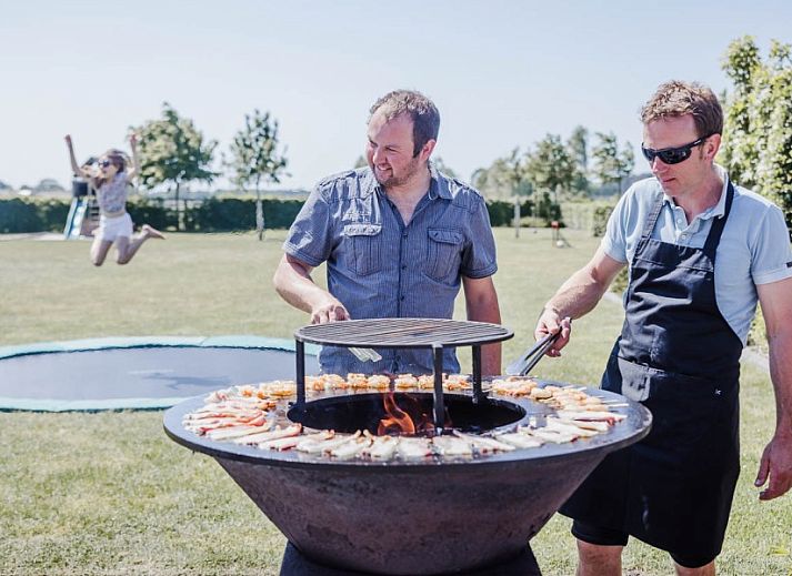 Cozy bedroom with three beds in Driehoekshoeve vacation home, Kasterlee, Antwerp.