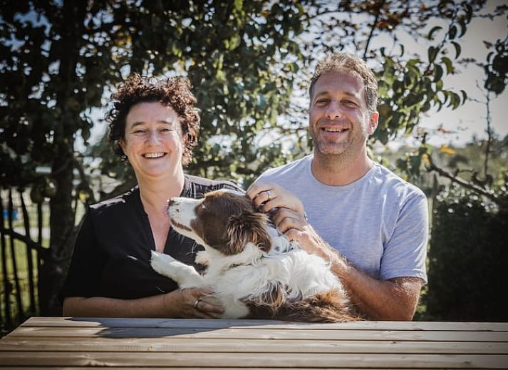 Geniessen Sie die ruhige Umgebung im Huisje in Kasterlee, einem Ferienhaus in Kasterlee, Antwerpen, mit einer grossen Terrasse und einer schoenen Aussicht ins Gruene.