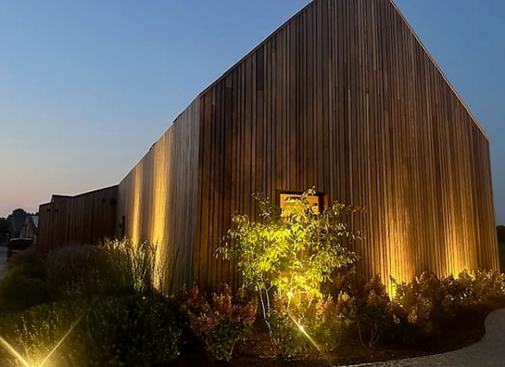 Modern vacation home in Kasterlee, Antwerp, surrounded by greenery and natural surroundings, ideal for a relaxing stay.