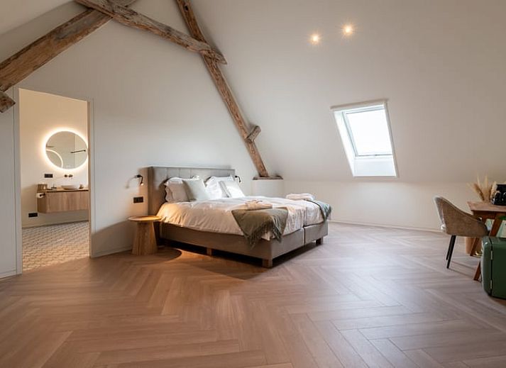 Atmospherically lit exterior of Holiday Home in Kasterlee, Antwerp, Belgium, surrounded by green nature at dusk.