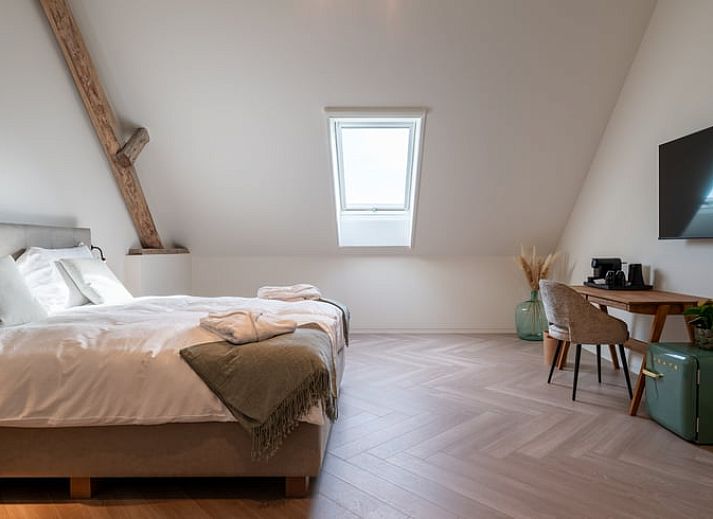 Atmospherically lit exterior of Holiday Home in Kasterlee, Antwerp, Belgium, surrounded by green nature at dusk.
