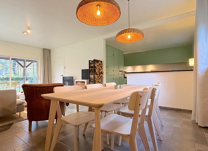 Stylish living room of Lierelodge vacation home in Oud-Turnhout, Antwerp, overlooking the terrace and surrounding nature.