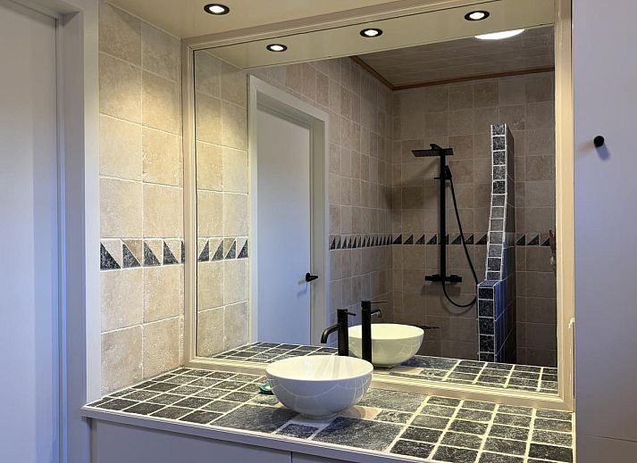 Cozy living room of Lierelodge, a vacation home in Oud-Turnhout, Antwerp, with modern fireplace and television for ultimate comfort.