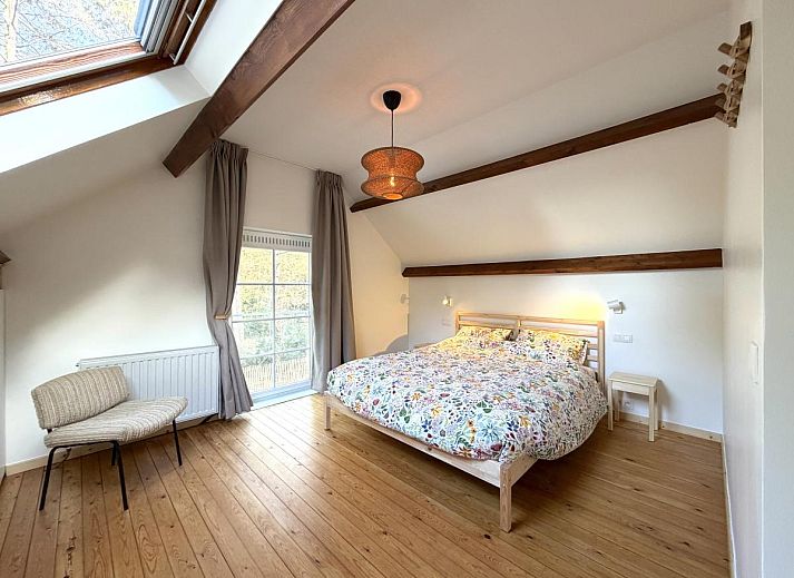 Cozy living room of Lierelodge, a vacation home in Oud-Turnhout, Antwerp, with modern fireplace and television for ultimate comfort.