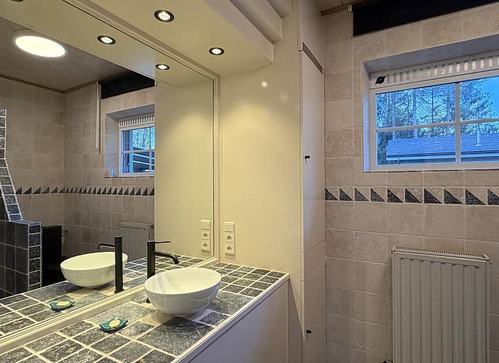 Cozy living room of Lierelodge, a vacation home in Oud-Turnhout, Antwerp, with modern fireplace and television for ultimate comfort.